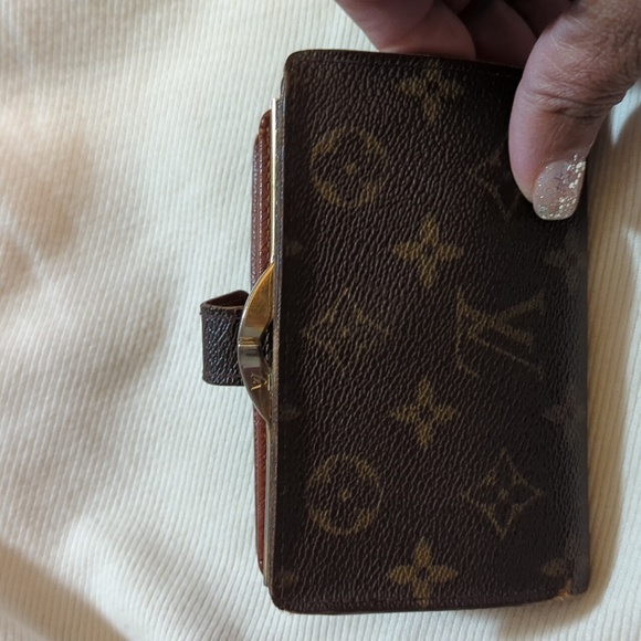 Authentic Louis Vuitton kiss snap wallet - Vintage oldie but goodie - Picture 4 of 14